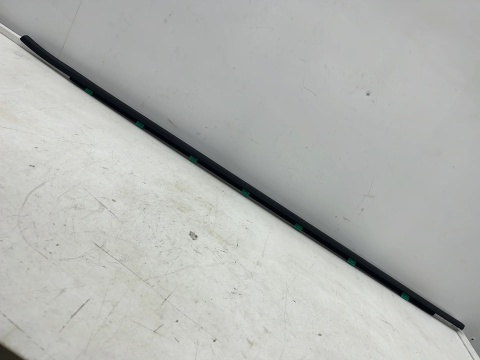 Listwa Hyundai i30 II GD 11-17r. NOWA lewa przednia uszczelka drzwi zewnętrzna szyby zgarniająca lewy przód 82210a6700