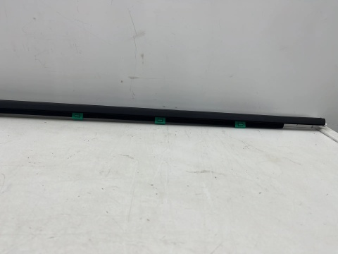 Listwa Hyundai i30 II GD 11-17r. NOWA lewa przednia uszczelka drzwi zewnętrzna szyby zgarniająca lewy przód 82210a6700