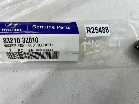 Listwa Hyundai i40 11-19r. NOWA lewa tylna uszczelka drzwi SATYNA zewnętrzna szyby zgarniająca lewy tył 832103z010