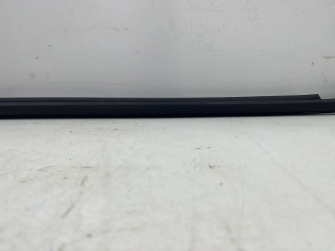 Listwa Toyota Corolla XI E18 SEDAN 13-19r. NOWA lewa tylna uszczelka drzwi zgarniająca zewnętrzna szyby lewy tył 75740-02300