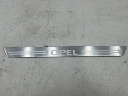 Nakładka progu Opel Insignia A 08-17r. lewa prawa wewnętrzna listwa progowa oryginalna 13272117
