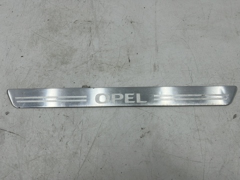 Nakładka progu Opel Insignia A 08-17r. lewa prawa wewnętrzna listwa progowa oryginalna 13272117