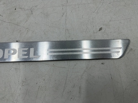 Nakładka progu Opel Insignia A 08-17r. lewa prawa wewnętrzna listwa progowa oryginalna 13272117