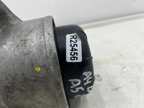 Poduszka silnika Audi A4 B9 8w Audi A5 II 8w F5 15-24r prawe mocowanie łapa silnika oryginalna 8w0199372cp