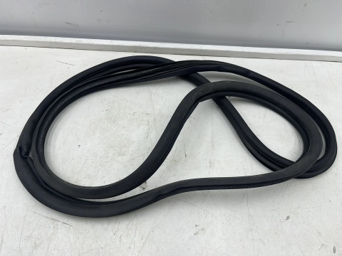 Uszczelka Suzuki Swift 5 V 10-17r. guma lewych prawych drzwi tylnych 76295-68l01
