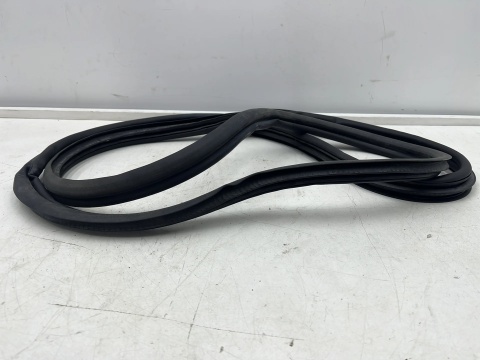 Uszczelka Suzuki Swift 5 V 10-17r. guma lewych prawych drzwi tylnych 76295-68l01
