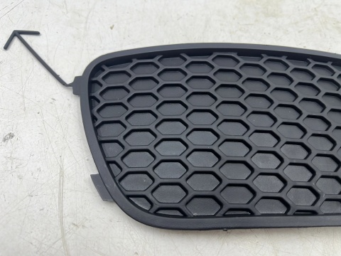Atrapa Fiat Albea Palio 06-11r. LIFT NOWA prawa kratka zderzaka przednia zaślepka halogenu oryginalna 51703144