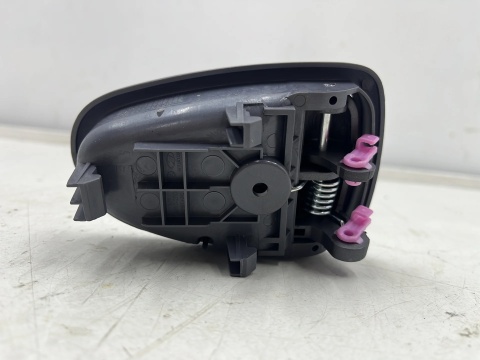Klamka Hyundai Accent 2 II 99-05r. lewa przednia wewnętrzna rączka 8261025000