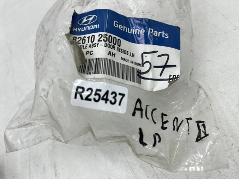 Klamka Hyundai Accent 2 II 99-05r. lewa przednia wewnętrzna rączka 8261025000