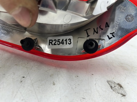 Lampa Opel Insignia A 07-12r. kombi lewa tylna w klapę bagażnika dodatkowa EU Oryginalna 13226854