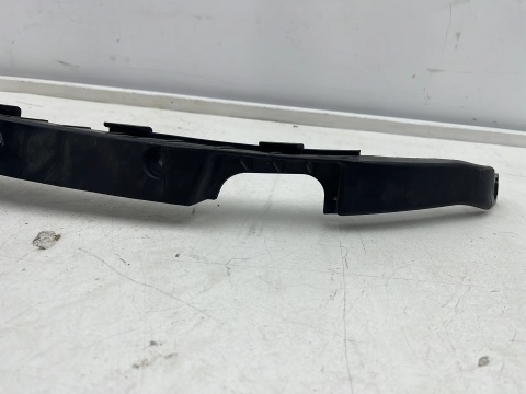 Ślizg Opel Insignia A 08-17r. lewy przód mocowanie zderzaka lewe 13250570