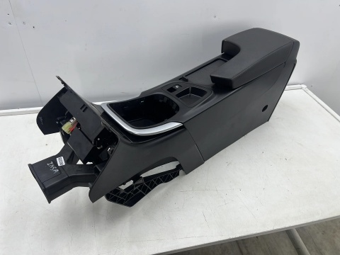 Tunel środkowy Opel Insignia A 08-17r. podłokietnik uchwyt na kubki EU 13242034