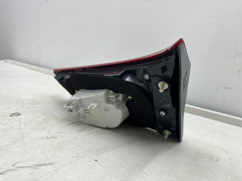 Lampa Toyota Auris II E18 Corolla HB LIFT 15-18r. lewa tylna LED w klapę bagażnika EU Oryginalna nowa 81591-02880