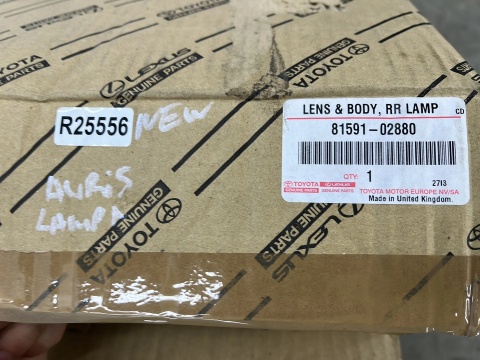 Lampa Toyota Auris II E18 Corolla HB LIFT 15-18r. lewa tylna LED w klapę bagażnika EU Oryginalna nowa 81591-02880