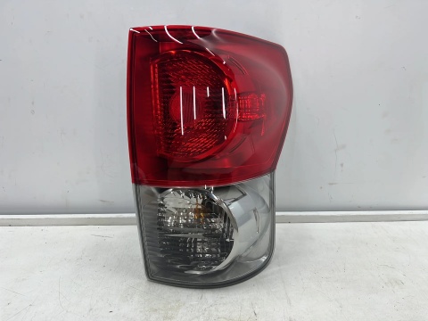 Lampa Toyota Tundra II Pick-up 07-13r. NOWA prawa tylna EU Oryginalna w błotnik prawy tył 81550-0c070