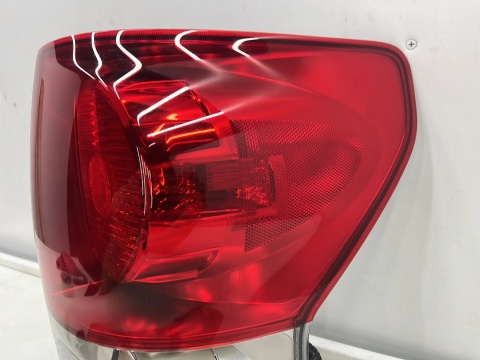 Lampa Toyota Tundra II Pick-up 07-13r. NOWA prawa tylna EU Oryginalna w błotnik prawy tył 81550-0c070