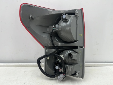 Lampa Toyota Tundra II Pick-up 07-13r. NOWA prawa tylna EU Oryginalna w błotnik prawy tył 81550-0c070