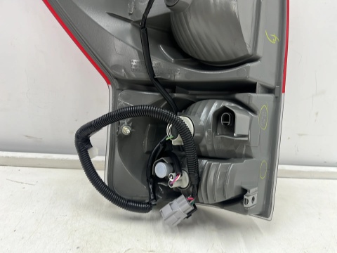 Lampa Toyota Tundra II Pick-up 07-13r. NOWA prawa tylna EU Oryginalna w błotnik prawy tył 81550-0c070