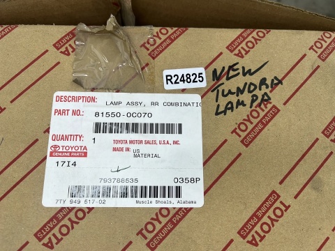 Lampa Toyota Tundra II Pick-up 07-13r. NOWA prawa tylna EU Oryginalna w błotnik prawy tył 81550-0c070