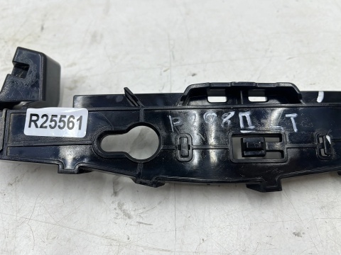 Ślizg Peugeot 208 Ii 19r.-lewy tył lewe tylne mocowanie wspornik uchwyt 9823232480