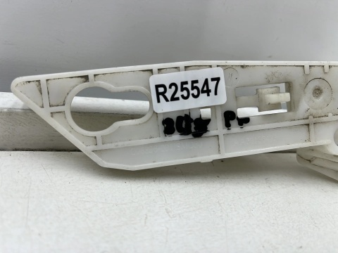Ślizg Peugeot 308 II T9 13-21r. prawe przednie mocowanie wspornik uchwyt zderzaka aa36136493