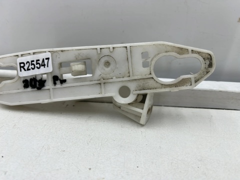 Ślizg Peugeot 308 II T9 13-21r. prawe przednie mocowanie wspornik uchwyt zderzaka aa36136493