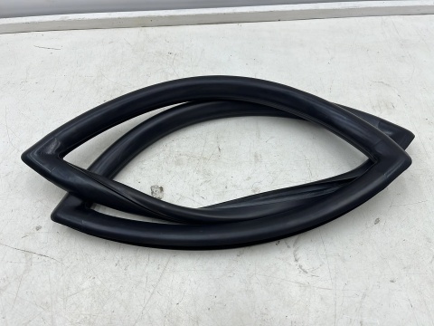 Uszczelka Land Cruiser J70 84-03r. NOWA lewa guma szyby klapy bagażnika szyby 68292-90K00