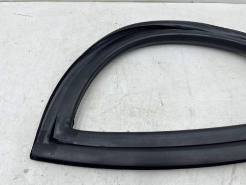 Uszczelka Land Cruiser J70 84-03r. NOWA prawa guma szyby klapy bagażnika szyby 68291-90K00