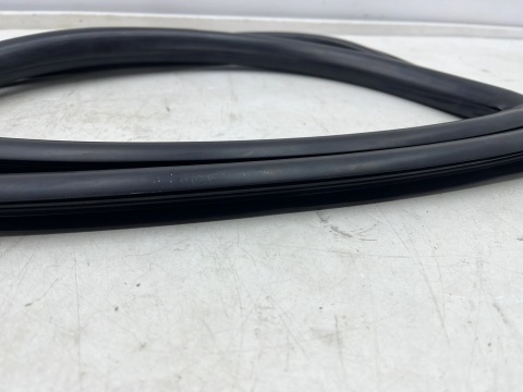 Uszczelka Land Cruiser J70 84-03r. NOWA prawa guma szyby klapy bagażnika szyby 68291-90K00