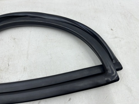 Uszczelka Land Cruiser J70 84-03r. NOWA prawa guma szyby klapy bagażnika szyby 68291-90K00