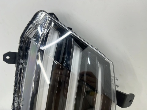 Lampa reflektor Peugeot 208 II 2008 II LIFT 23r.- PRAWY przedni LED DRL w zderzak światło do jazdy dziennej 9850423580