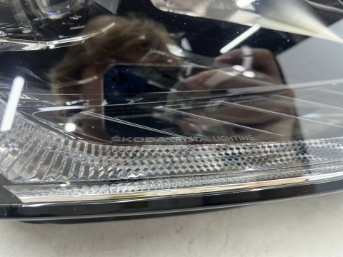 Lampa reflektor Skoda Octavia 4 IV 19-24r. PRAWA przednia Full LED EU Crystal Lighting oryginalna prawy przód EU 5e4941016a