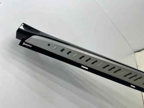 Nakładka progu Volvo XC60 I 08-17.r prawa listwa stopien próg prawy zewnętrzny pod drzwiami 31253572 31370019