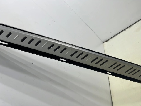 Nakładka progu Volvo XC60 I 08-17.r prawa listwa stopien próg prawy zewnętrzny pod drzwiami 31253572 31370019