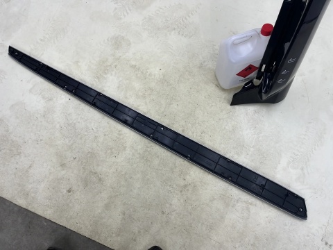 Nakładka progu Volvo XC60 I 08-17.r prawa listwa stopien próg prawy zewnętrzny pod drzwiami 31253572 31370019