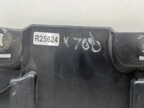 Osłona pod zderzak Jaguar XE x760 15-19r. przednia płyta dolna pod silnik gx73-17f775-ab