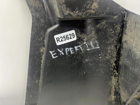 Osłona pod zderzak Peugeot Expert 3 III Citroen Jumpy 3 III 16r.- przednia płyta dolna pod zderzak 9808501880