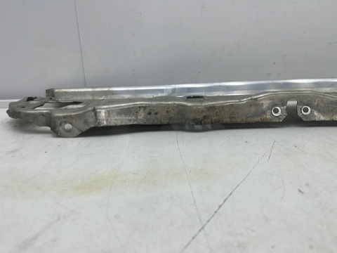 Pas przedni Mercedes w213 16-20r. wzmocnienie belka górna oryginalny a2136260600