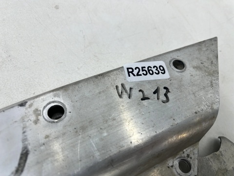 Pas przedni Mercedes w213 16-20r. wzmocnienie belka górna oryginalny a2136260600