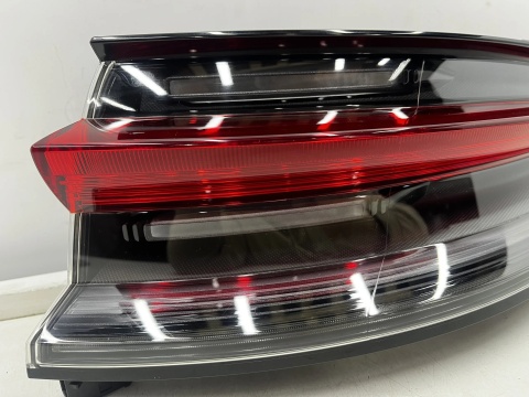 Lampa Porsche Macan I 95b LIFT 18r.- PRAWA tylna w błotnik ORYGINALNA prawy tył Europa 95b945092aj