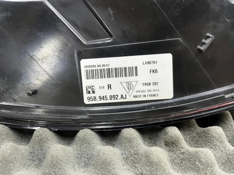 Lampa Porsche Macan I 95b LIFT 18r.- PRAWA tylna w błotnik ORYGINALNA prawy tył Europa 95b945092aj