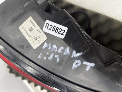Lampa Porsche Macan I 95b LIFT 18r.- PRAWA tylna w błotnik ORYGINALNA prawy tył Europa 95b945092aj