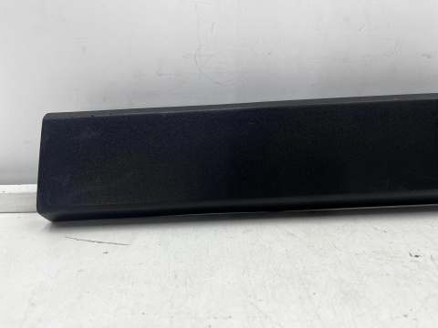 Listwa BMW X1 F48 15-22r. prawa tylna nakładka dolna drzwi prawy tył 7352094