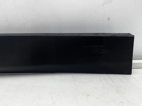 Listwa BMW X1 F48 15-22r. prawa tylna nakładka dolna drzwi prawy tył 7352094