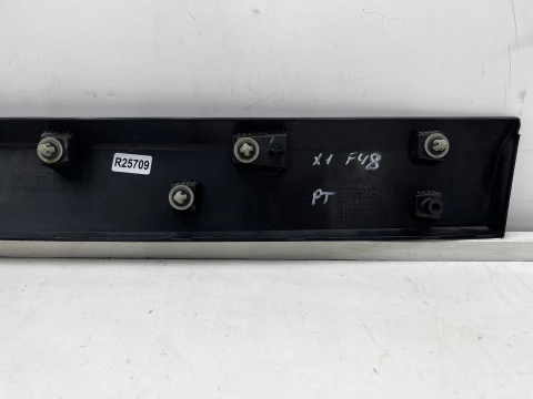 Listwa BMW X1 F48 15-22r. prawa tylna nakładka dolna drzwi prawy tył 7352094