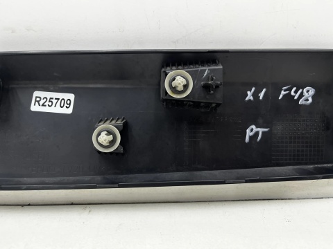 Listwa BMW X1 F48 15-22r. prawa tylna nakładka dolna drzwi prawy tył 7352094