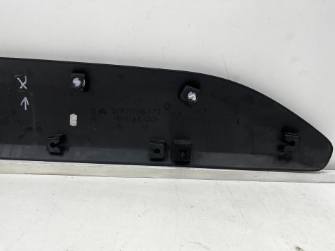 Listwa Citroen Berlingo Partner Doblo Combo E ProAce City 18r.- lewa przednia nakładka dolna drzwi rant lewy przód 9817696377