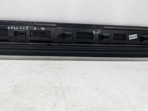 Listwa Porsche Cayenne III 9y 17r.-LEWA przednia dolna nakładka drzwi bocznych strukturalna lewy przód 9y0837095