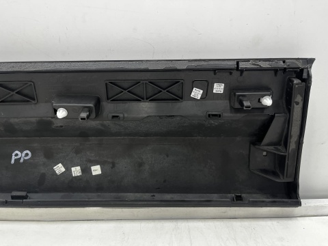 Listwa Seat Ateca 16-26r. prawa przednia dolna nakładka drzwi bocznych strukturalna prawy przód 575854940b