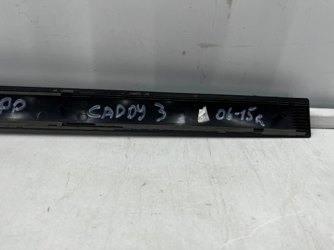 Listwa VW Caddy 3 III 2k 03-15r. prawa przednia dolna nakładka drzwi bocznych prawy przód 2k0853516e